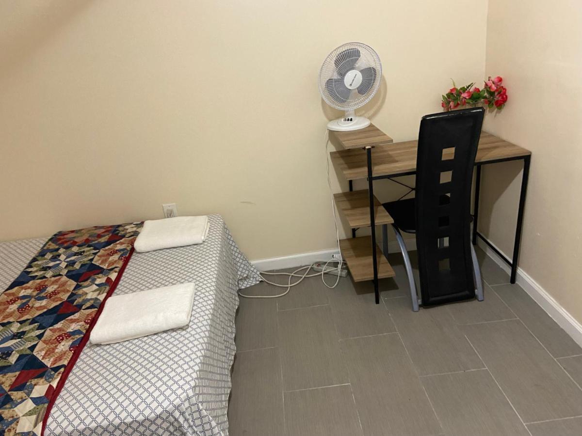 A Delightful Room In Queens New York Exteriör bild